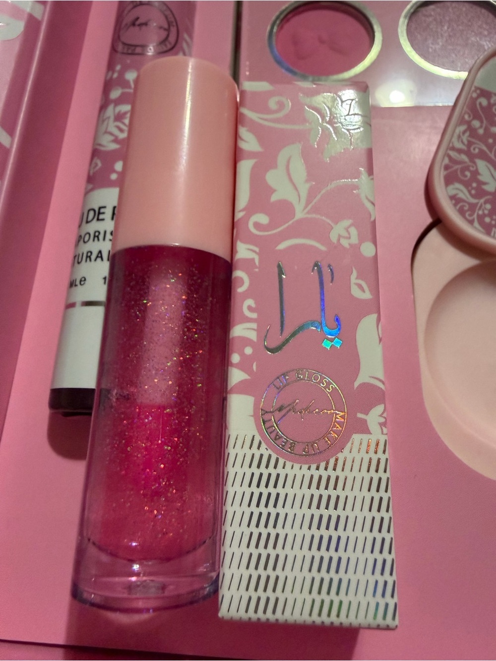 M. DECOO Pink Eyeshadow Palette & Roller Set - Picture 4 of 8